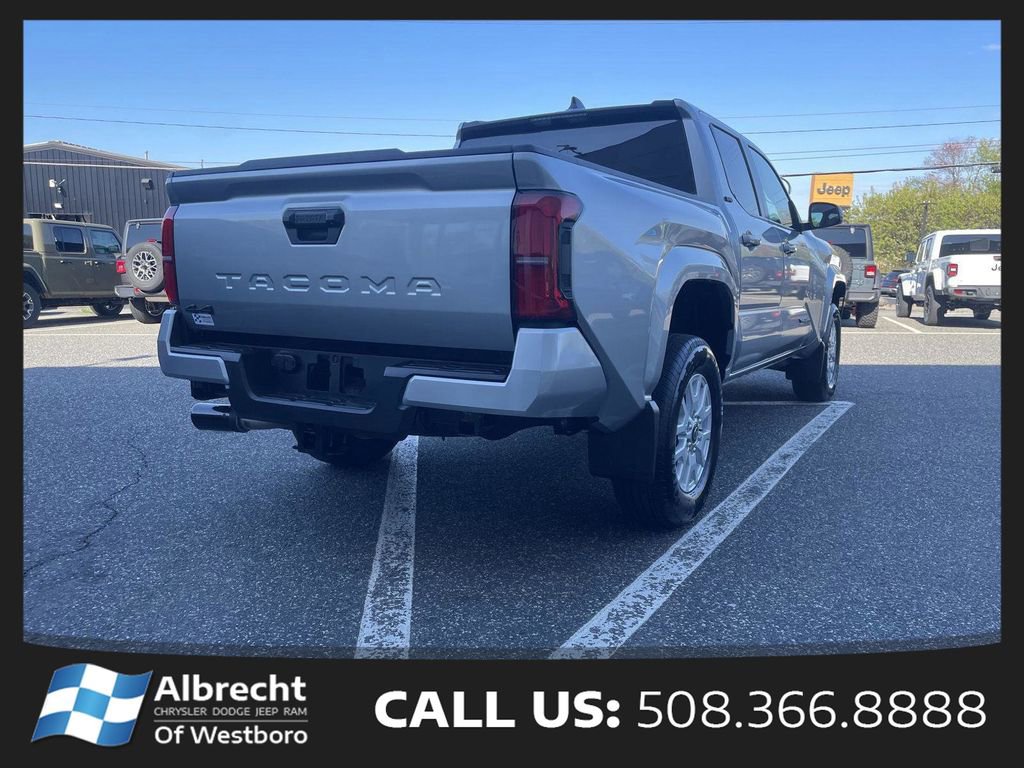 Used 2025 Toyota Tacoma SR5 AWD/4WD image 5