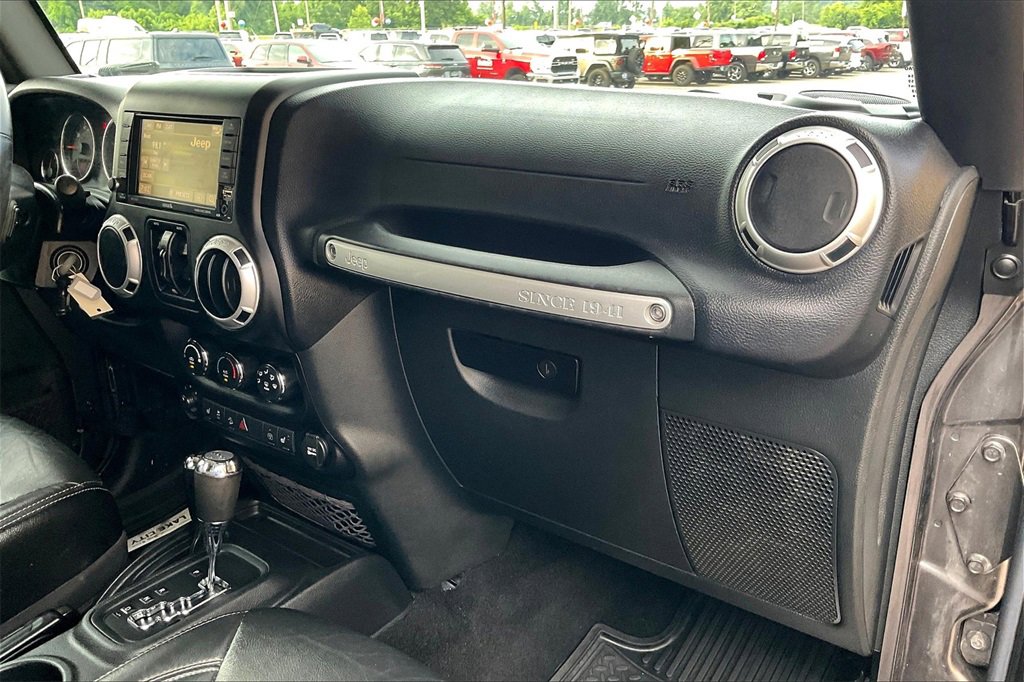 Used 2016 Jeep Wrangler Unlimited Rubicon image 16