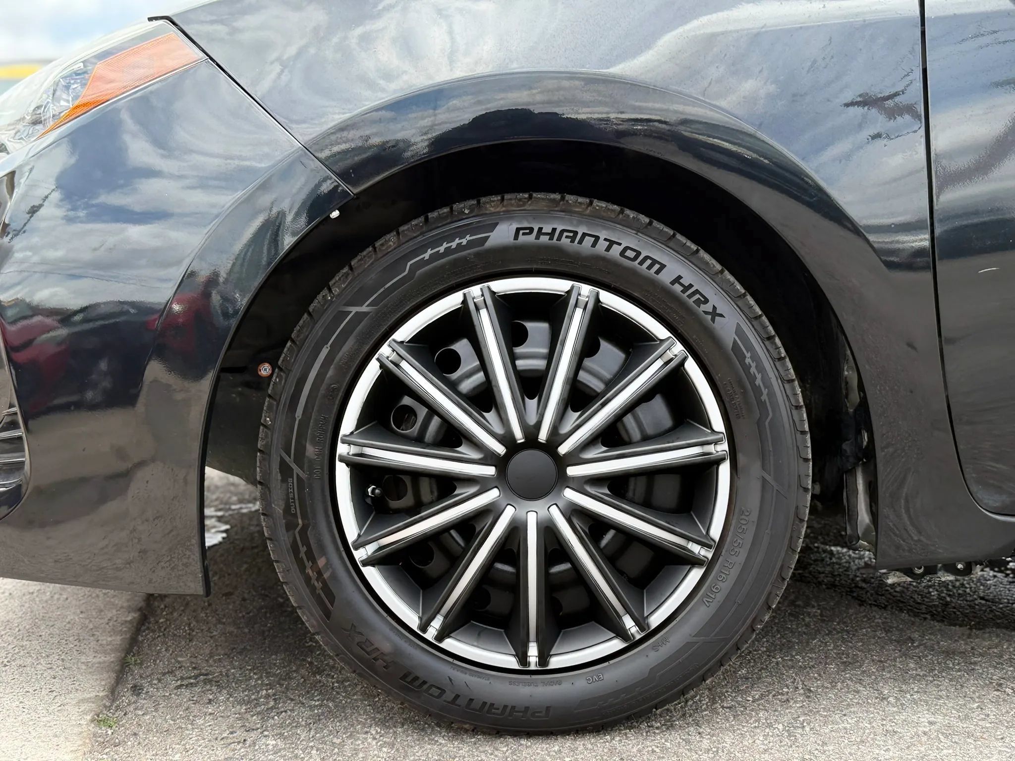 Used 2017 Toyota Corolla LE FWD image 15
