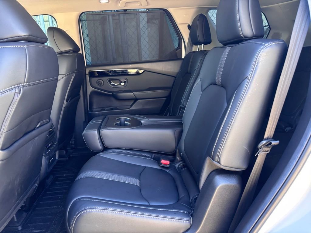 Certified 2025 Honda Pilot Touring image 16