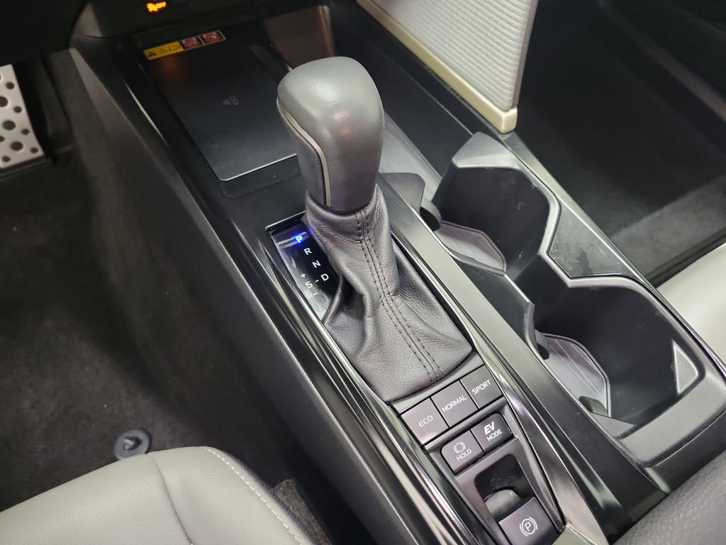 Used 2025 Toyota Camry SE w/ Convenience Package image 30