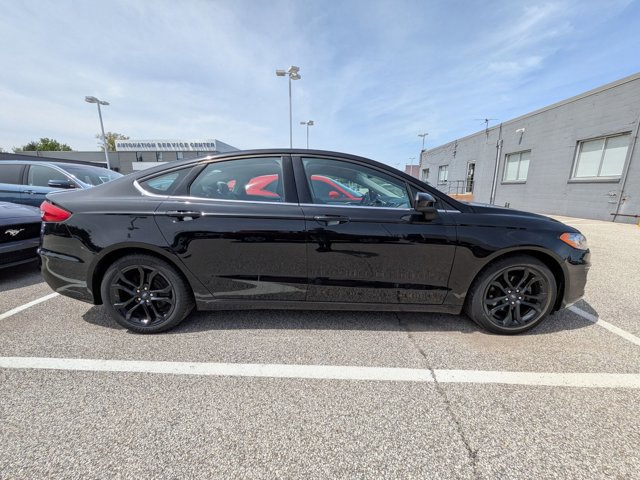 Used 2020 Ford Fusion SE w/ Equipment Group 151A FWD image 4