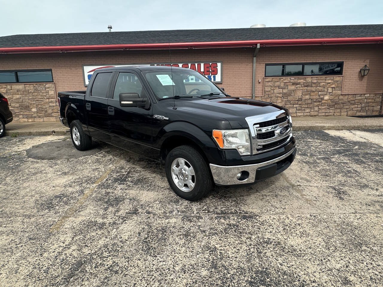 Used 2014 Ford F150 XLT w/ XLT Convenience Package RWD image 2