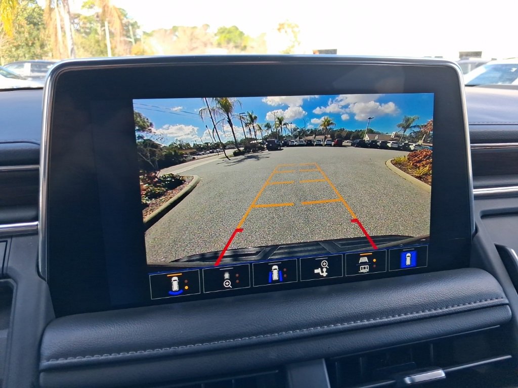 Used 2023 Chevrolet Suburban Z71 w/ Luxury Package image 32