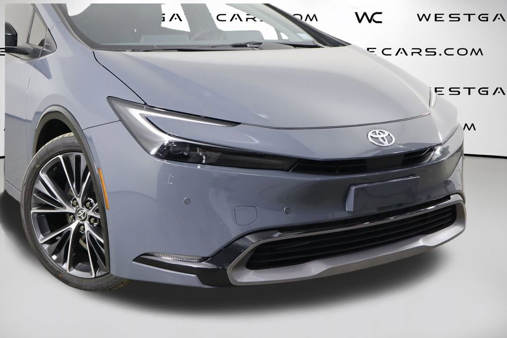 Used 2025 Toyota Prius XLE image 46