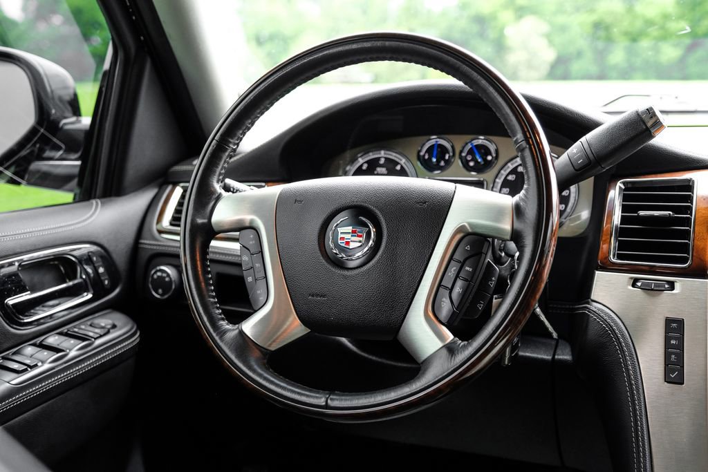 Used 2013 Cadillac Escalade Platinum AWD/4WD image 21
