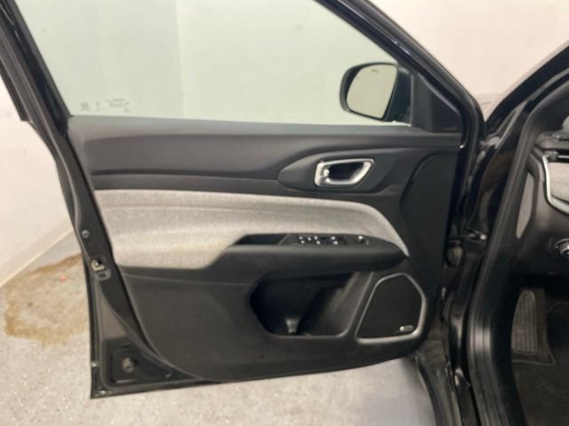Used 2023 Jeep Compass Latitude w/ Sun and Sound Group AWD/4WD image 19