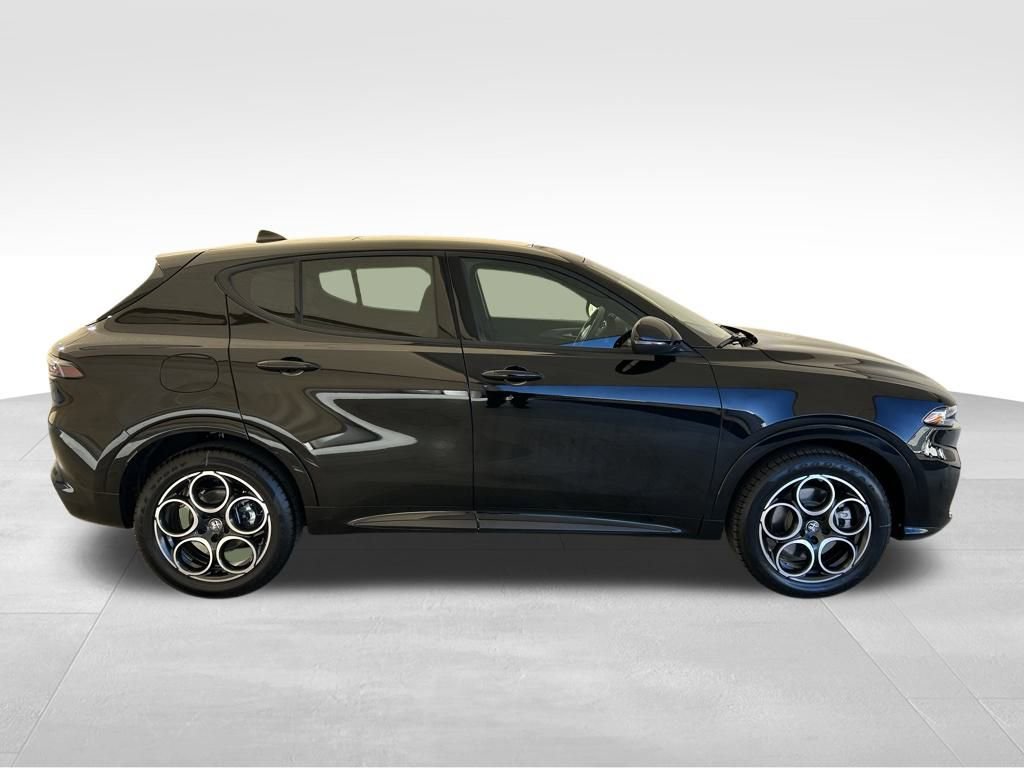 New 2025 Alfa Romeo Tonale AWD/4WD image 4