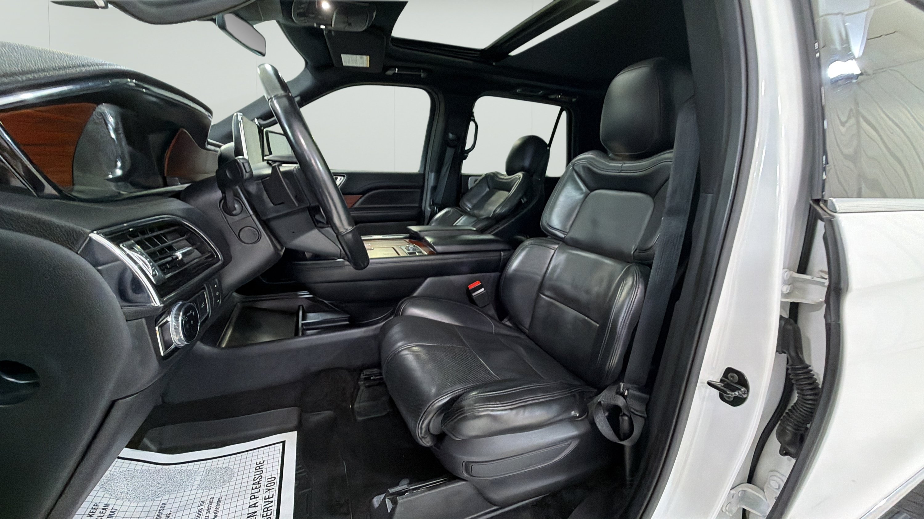Used 2021 Lincoln Navigator L Reserve RWD image 9
