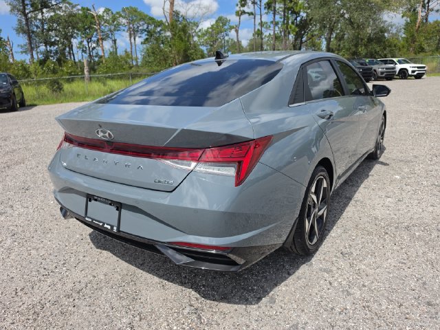 Used 2022 Hyundai Elantra Limited FWD image 4