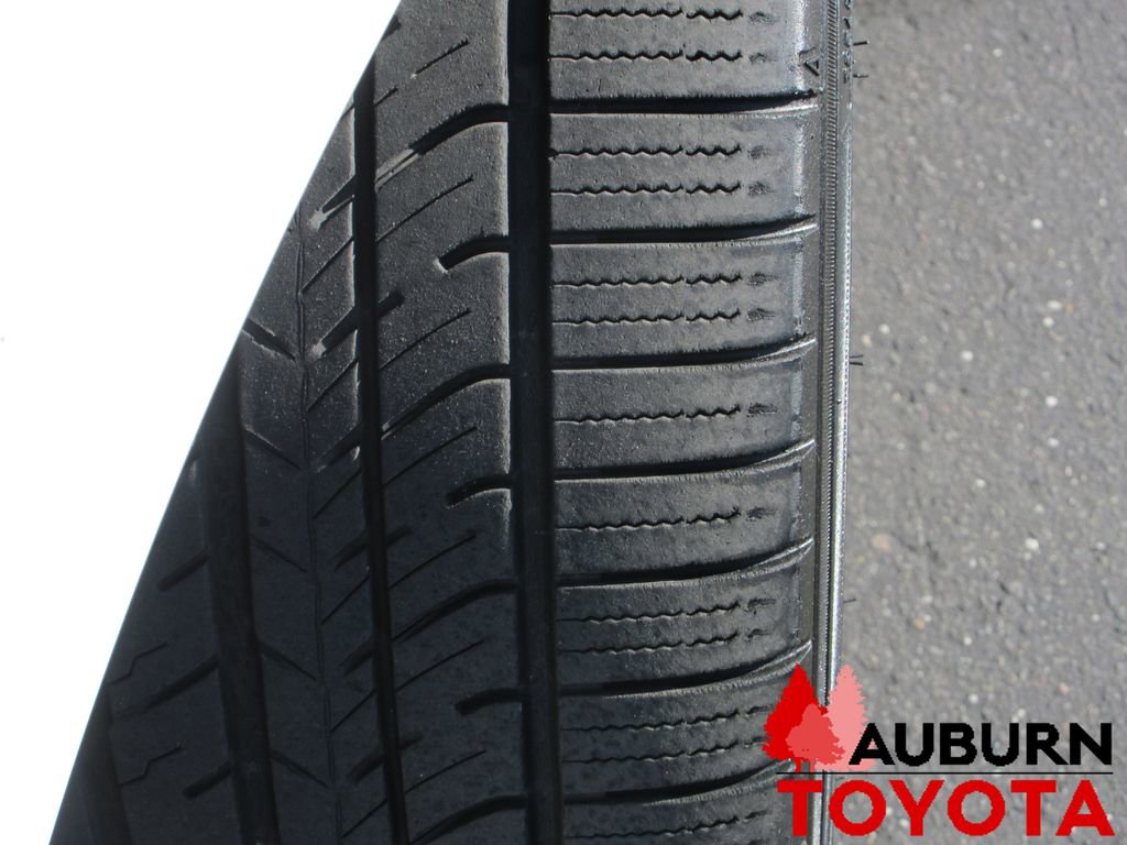 Certified 2018 Toyota Camry SE w/ Audio Package image 4