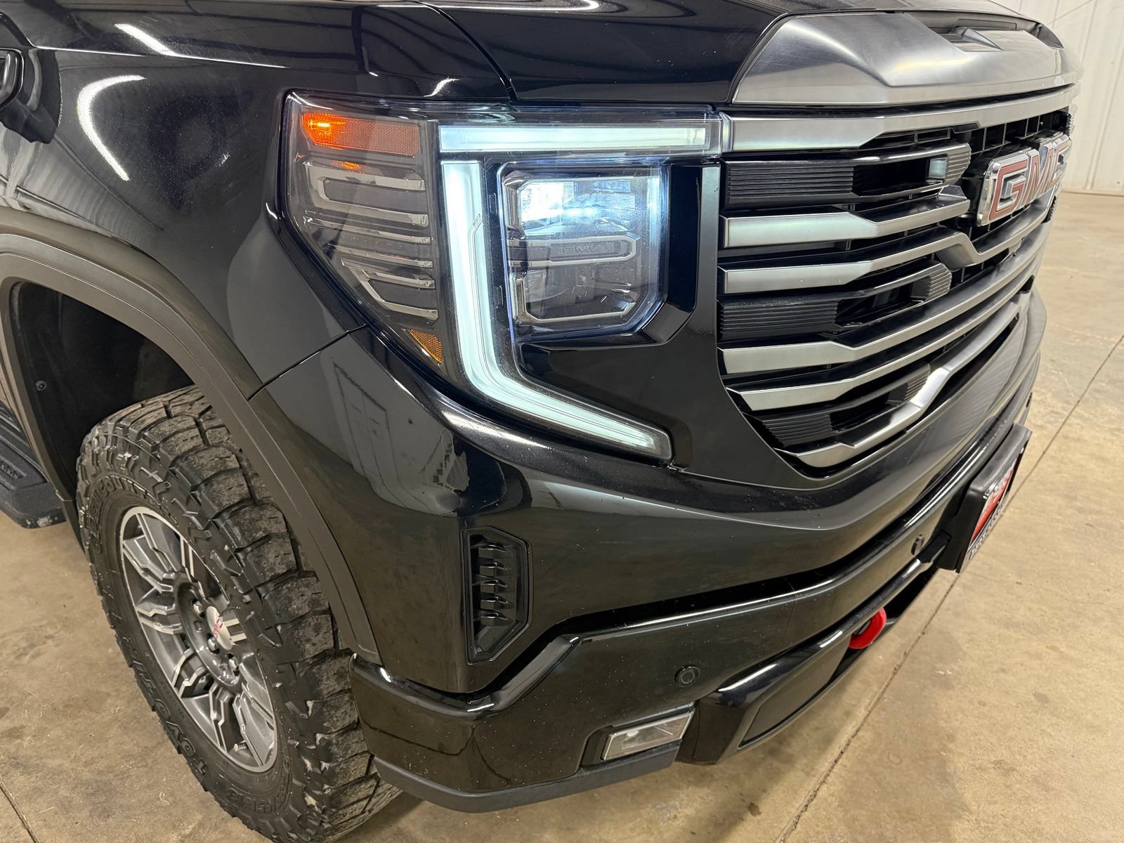 Used 2024 GMC Sierra 1500 AT4 w/ AT4 Preferred Package AWD/4WD image 4