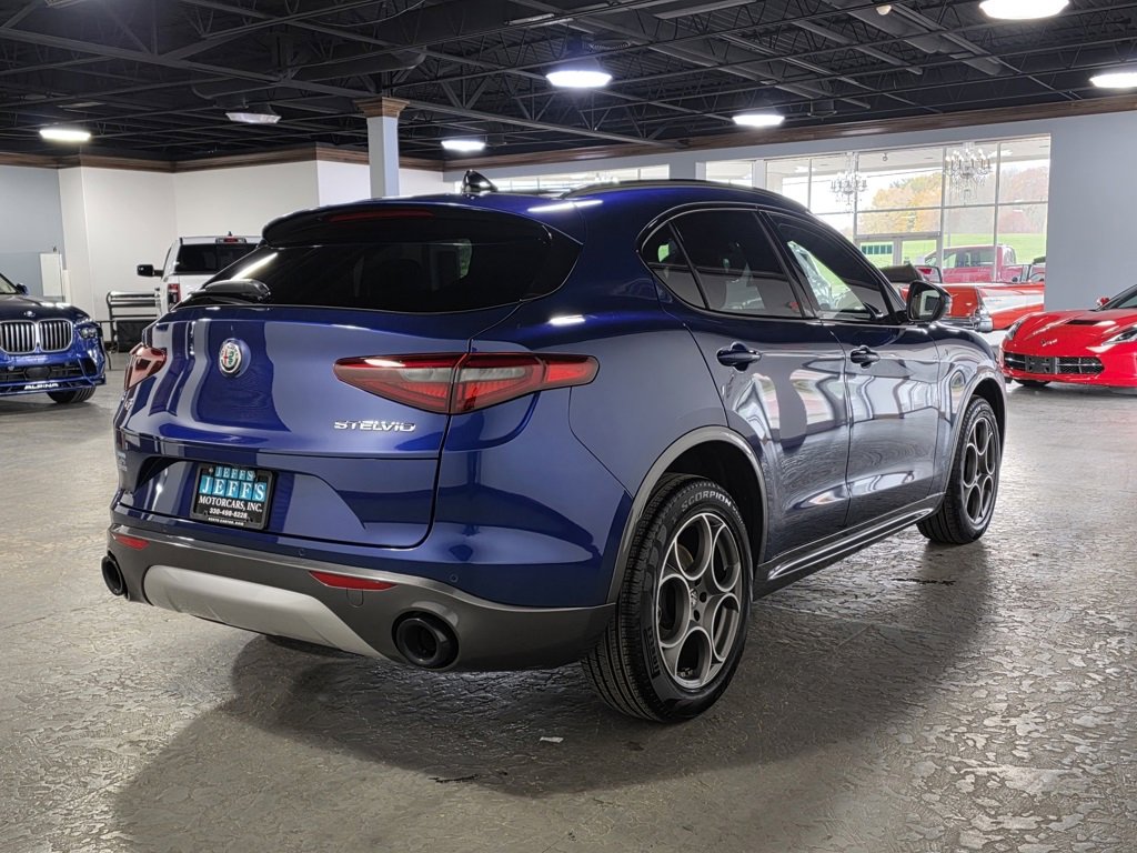 Used 2022 Alfa Romeo Stelvio Ti image 4