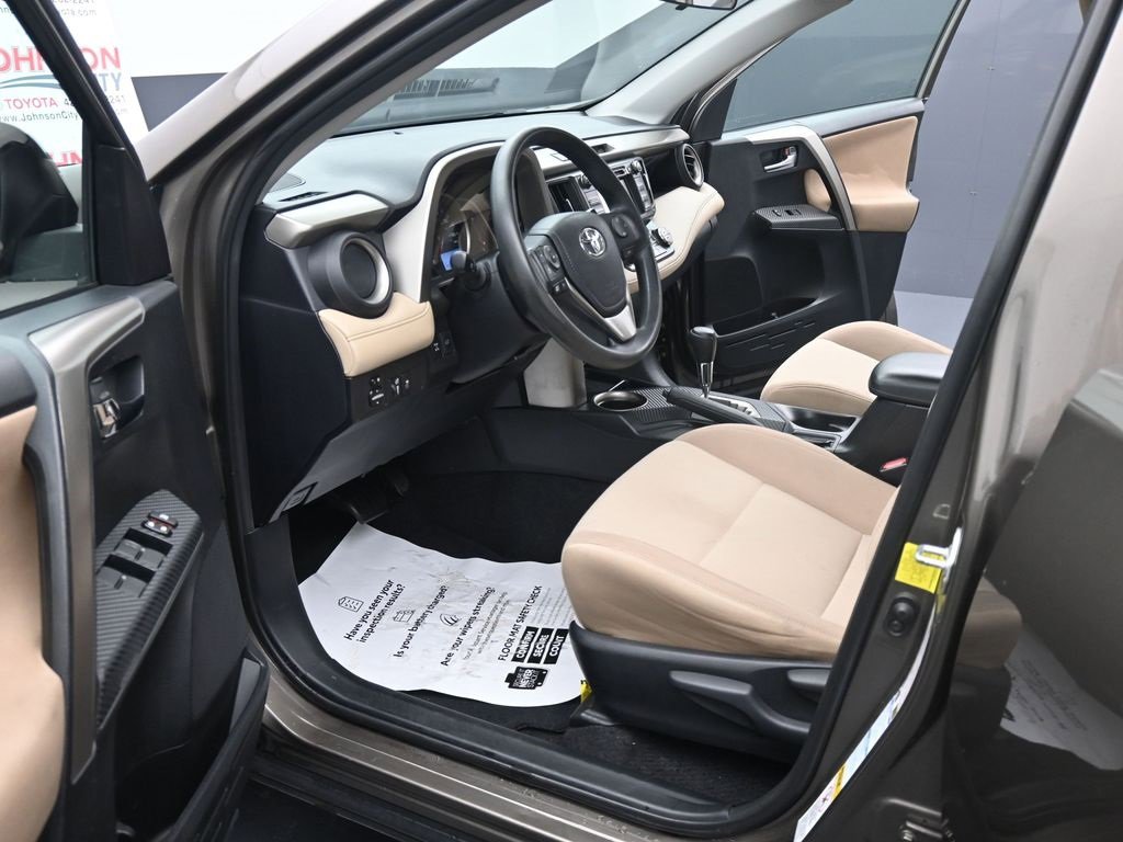 Used 2015 Toyota RAV4 XLE image 18