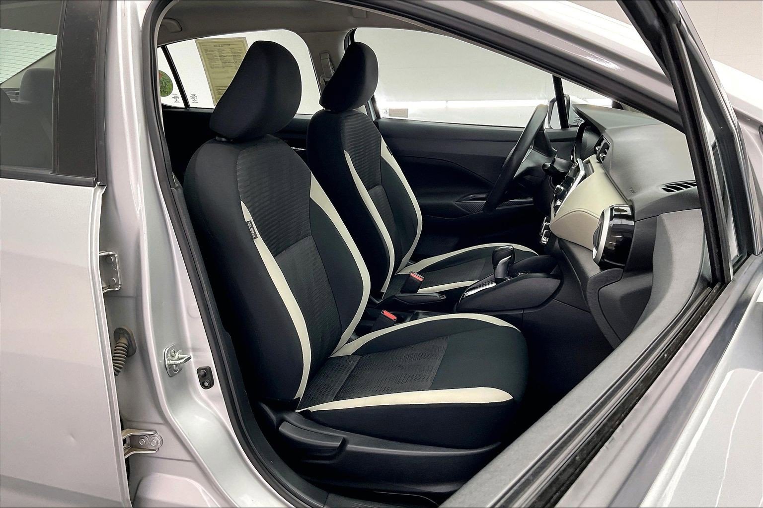 Used 2021 Nissan Versa SV FWD image 6