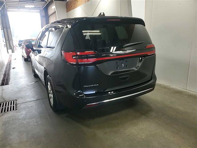 Used 2026 Chrysler Pacifica Select FWD image 4