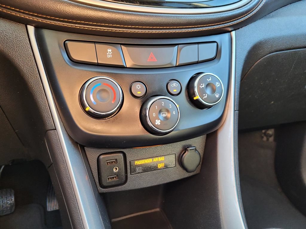 Used 2019 Chevrolet Trax LT w/ LT Convenience Package FWD image 23