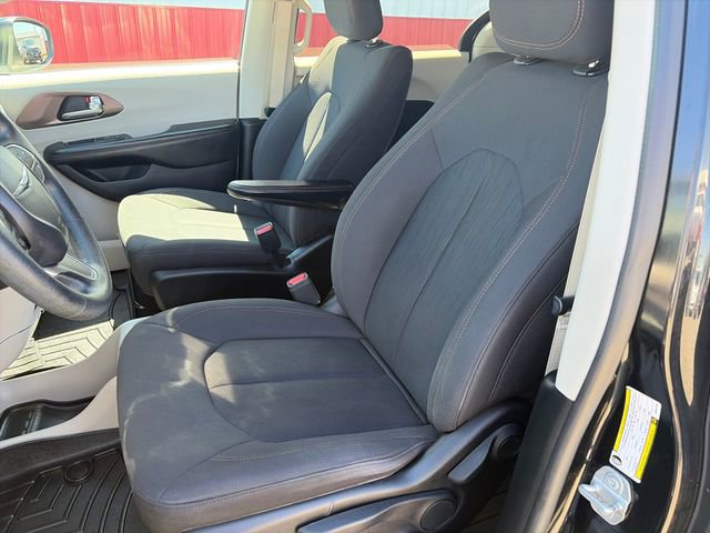 Used 2019 Chrysler Pacifica L FWD image 34