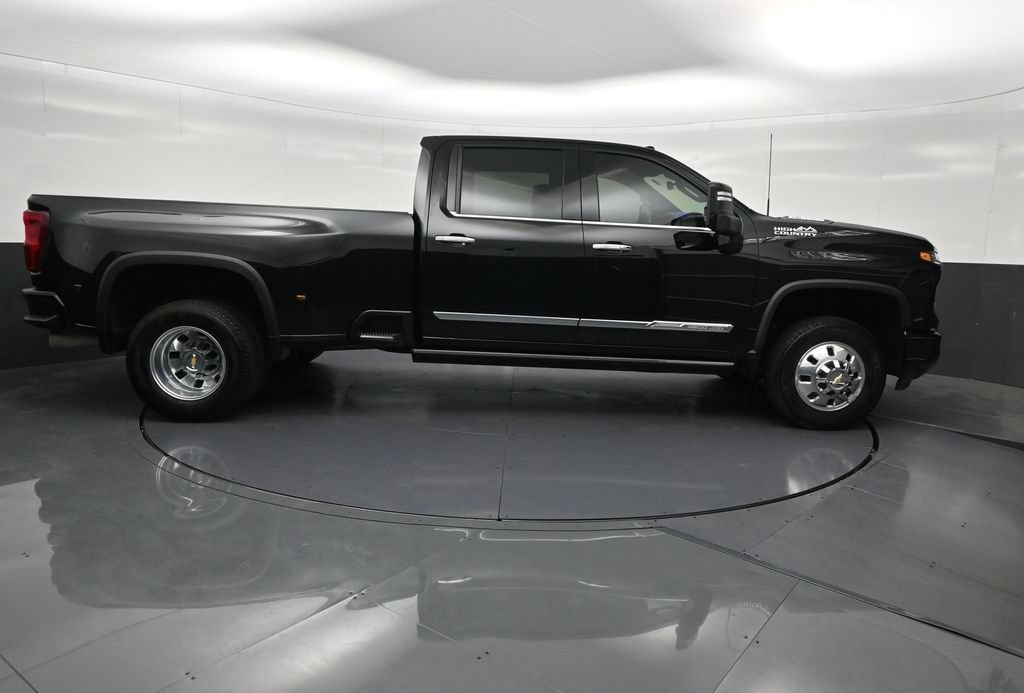 Used 2026 Chevrolet Silverado 3500 High Country w/ High Country Premium Package AWD/4WD image 7
