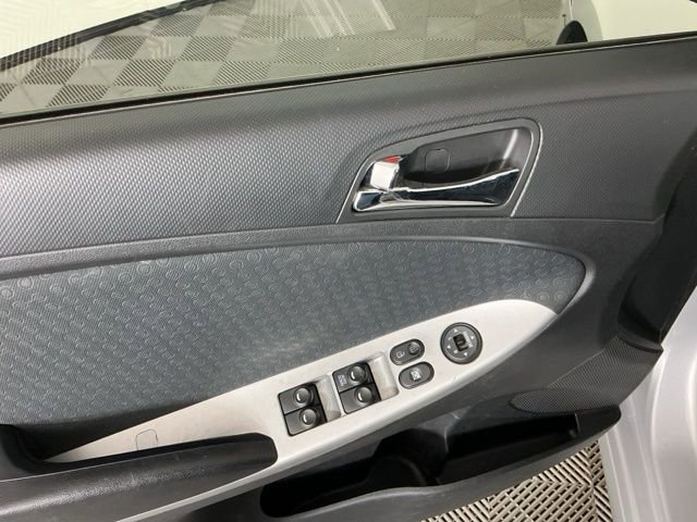 Used 2013 Hyundai Accent SE image 12