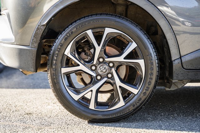 Used 2018 Toyota C-HR XLE image 19