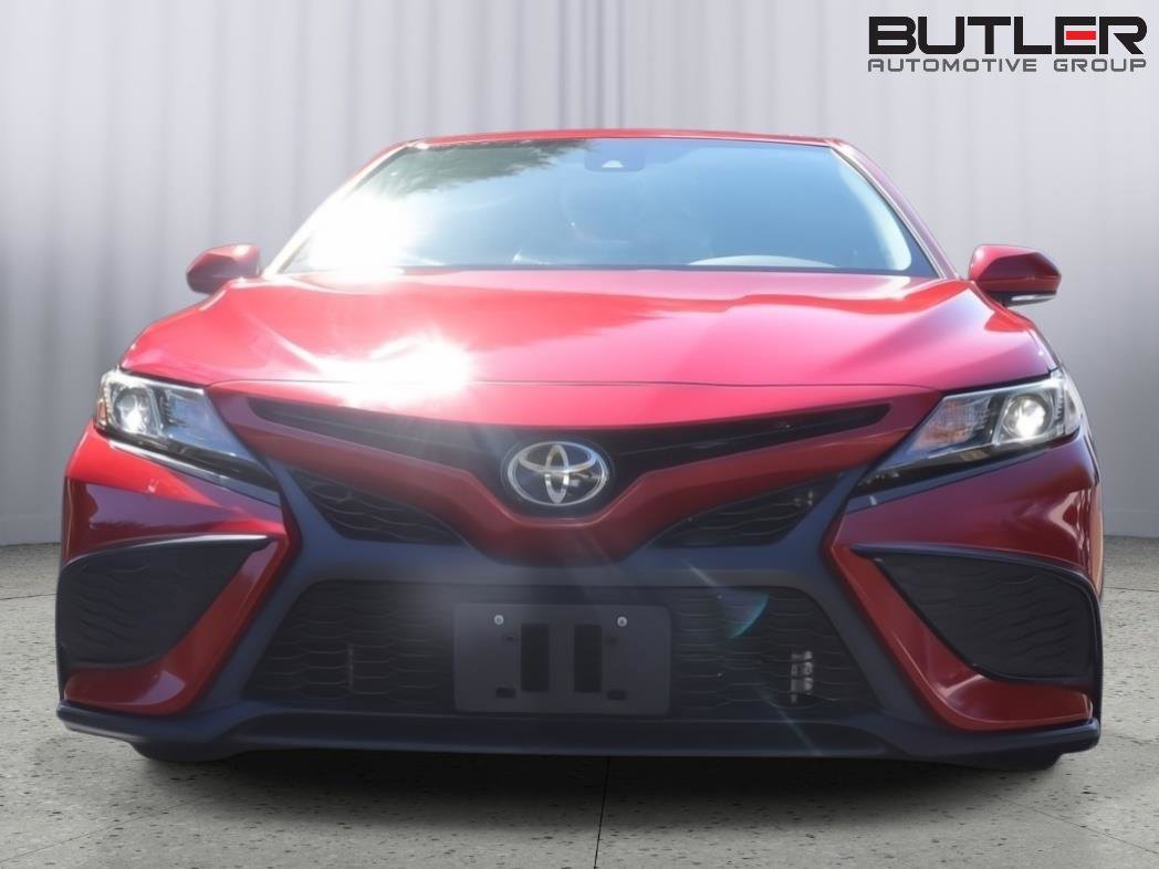 Used 2021 Toyota Camry SE image 2