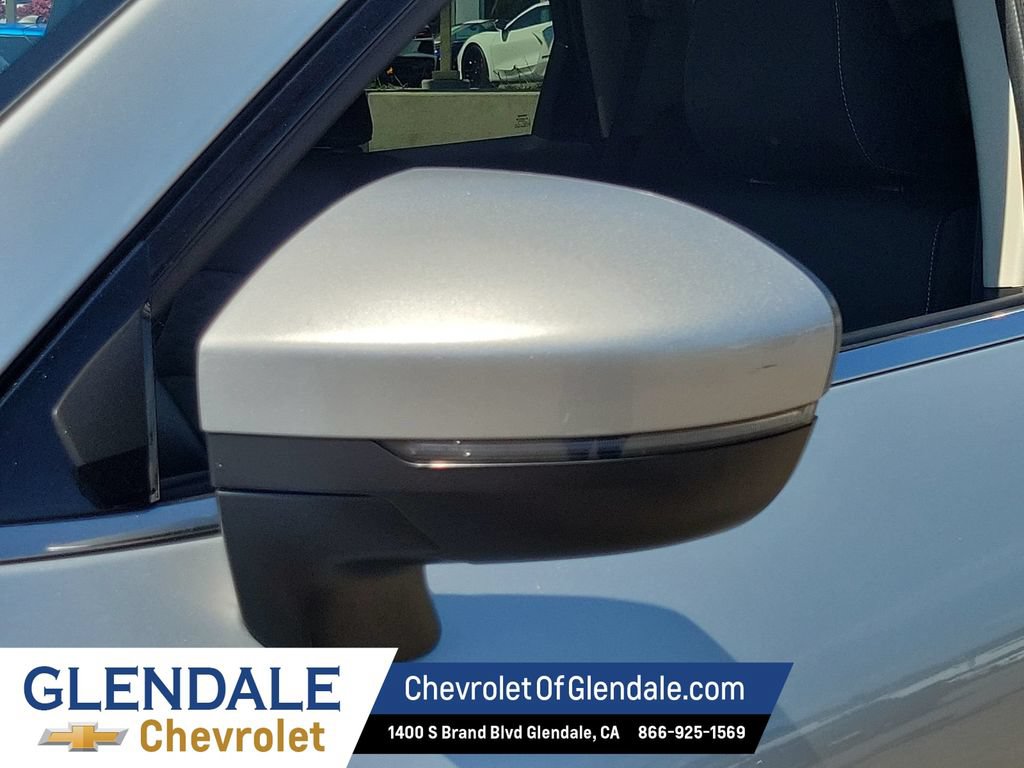 Used 2025 Nissan Pathfinder SV FWD image 19