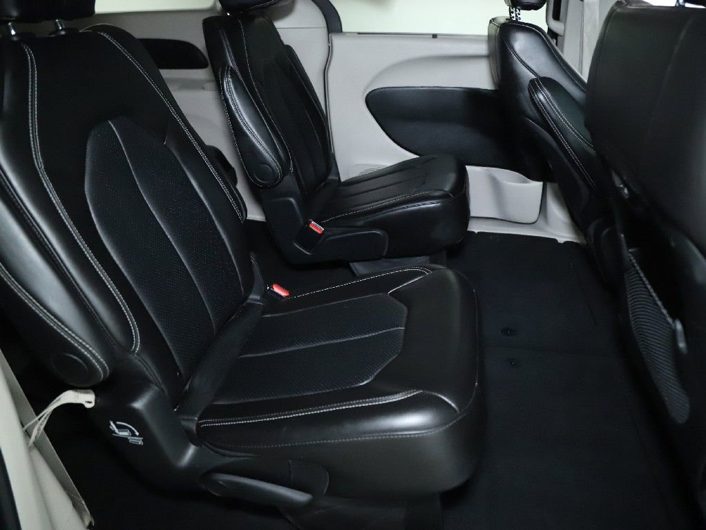 Used 2024 Chrysler Pacifica Touring-L image 31