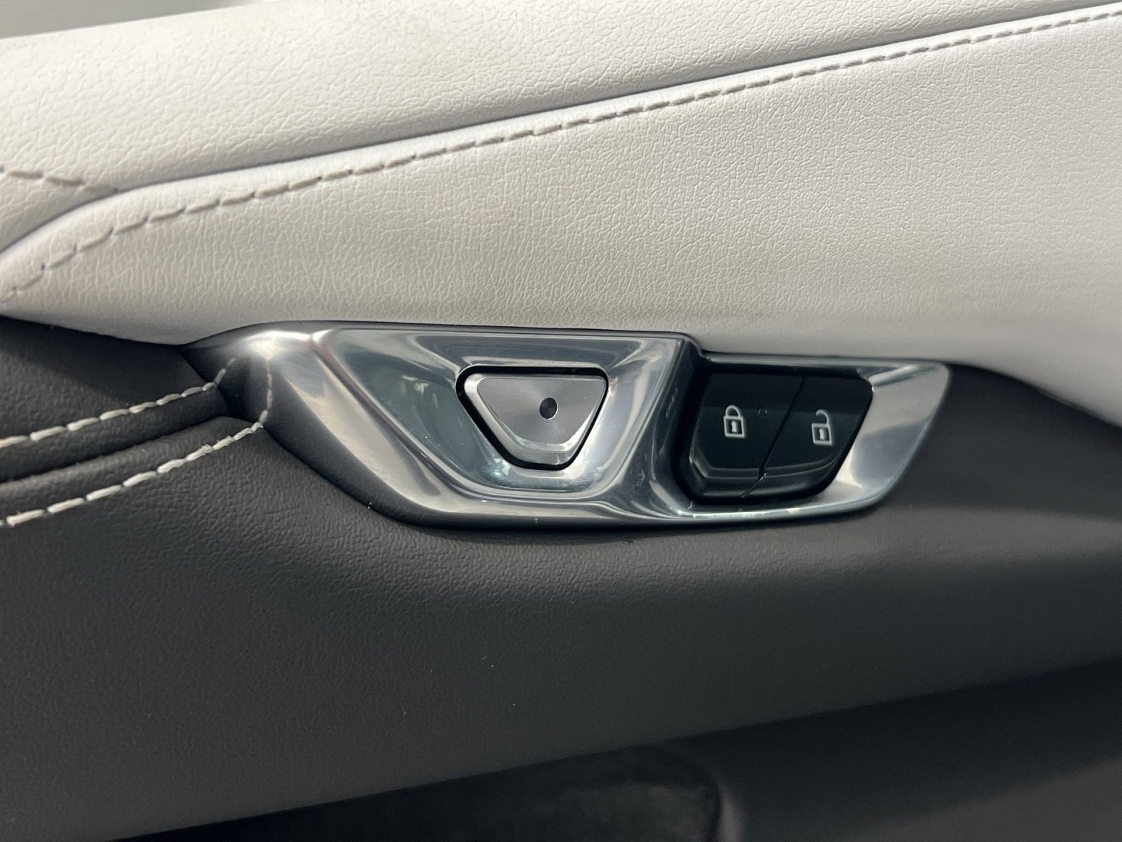 Used 2025 Chevrolet Corvette Stingray w/ Battery Protection Package image 26