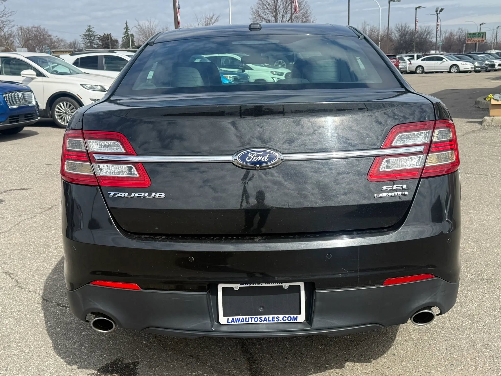 Used 2015 Ford Taurus SEL w/ Equipment Group 201A image 6