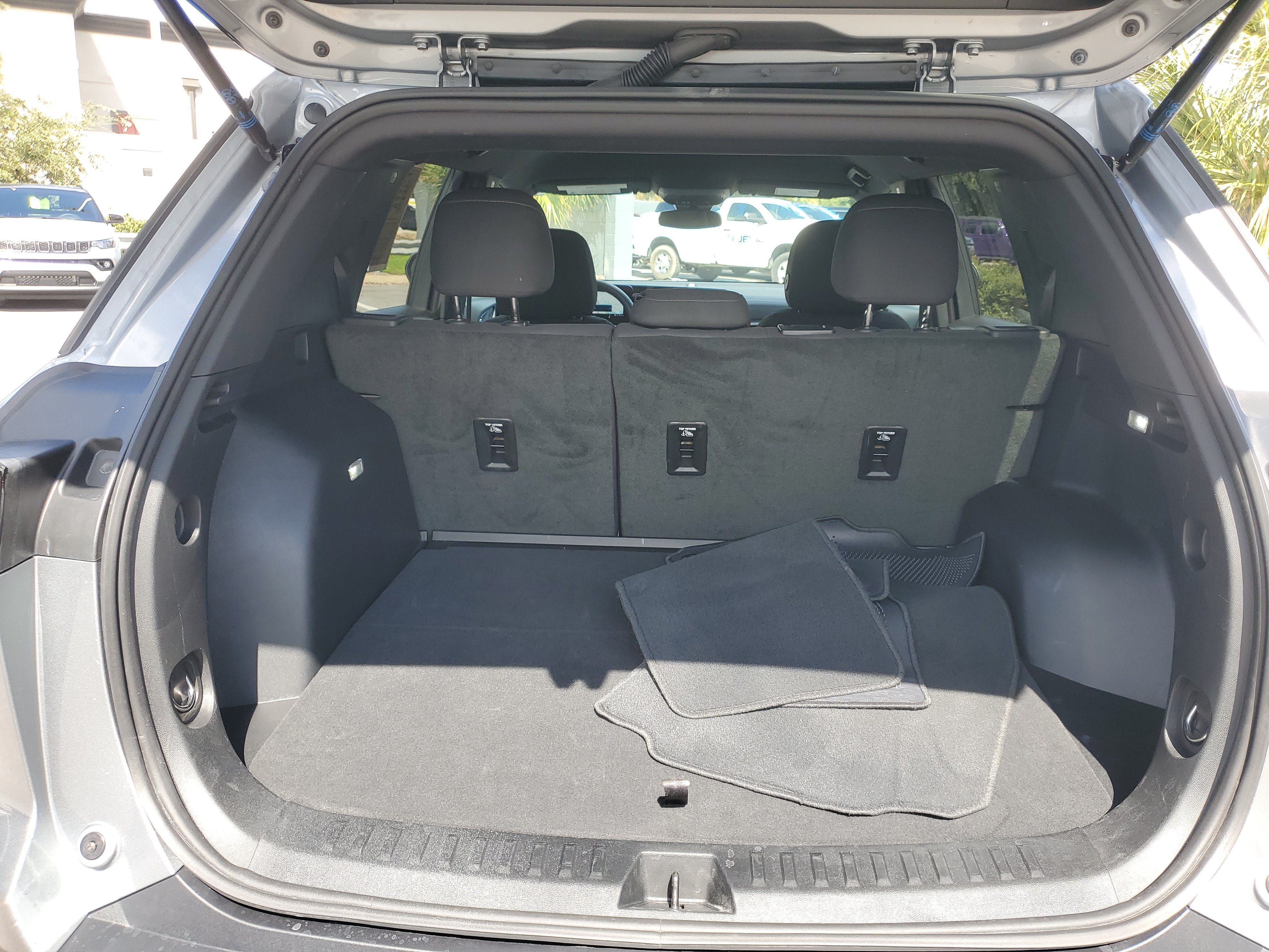 Used 2026 Chevrolet Equinox LT FWD image 8