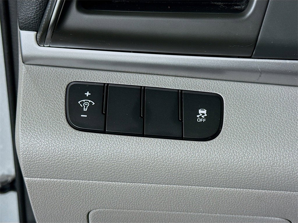 Used 2019 Hyundai Elantra SE image 17