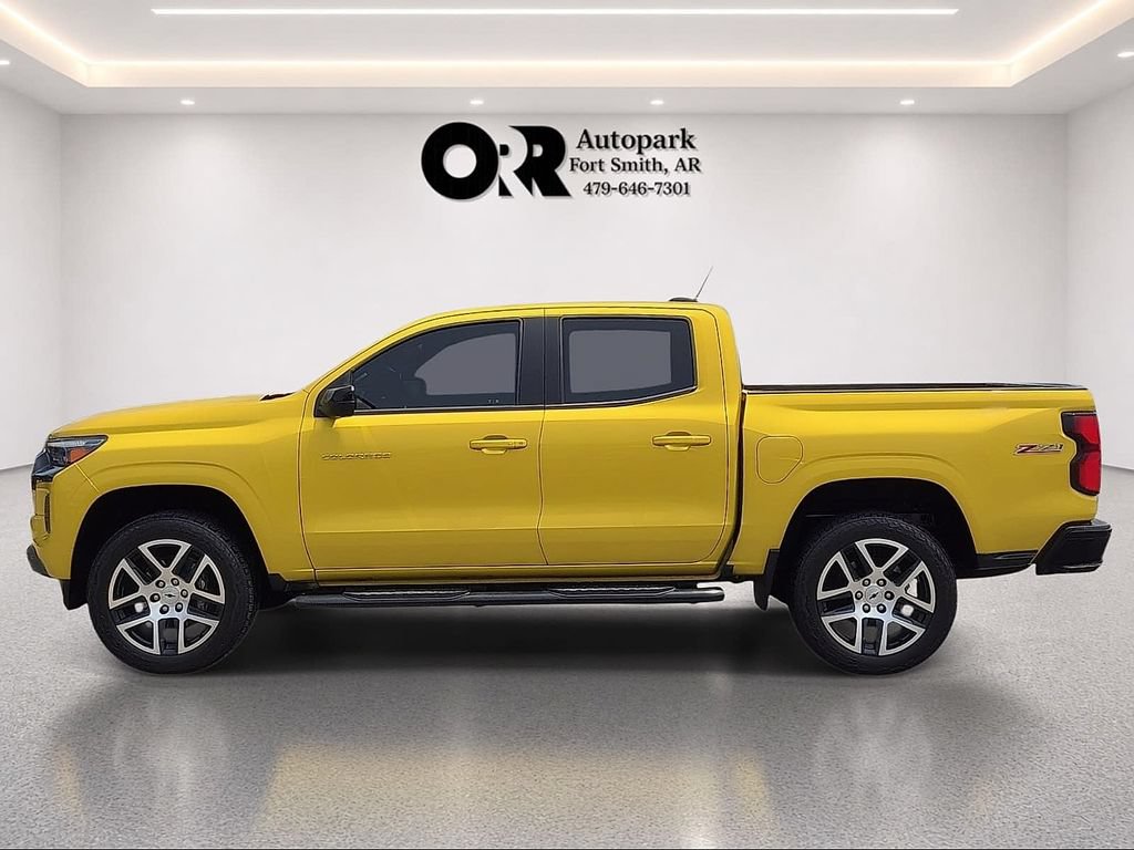 Used 2023 Chevrolet Colorado Z71 w/ Z71 Convenience Package 2 AWD/4WD image 3