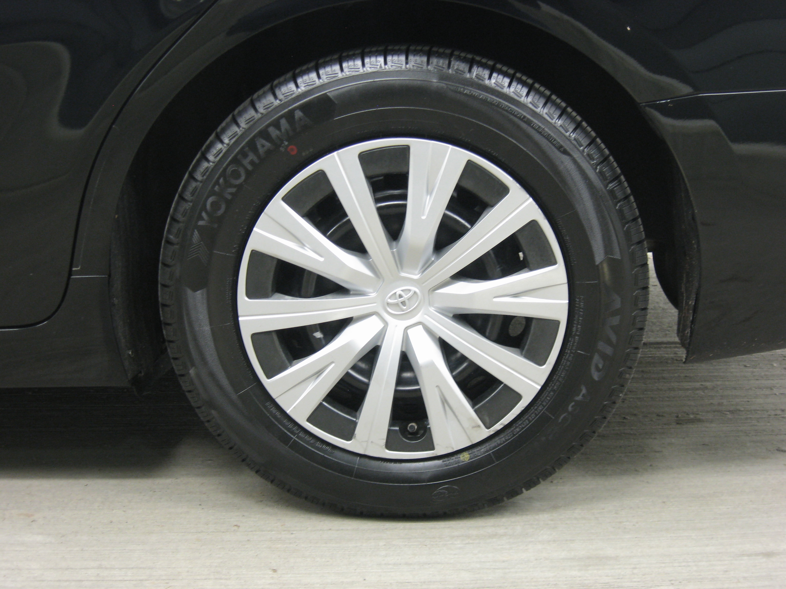 Used 2021 Toyota Camry LE image 26