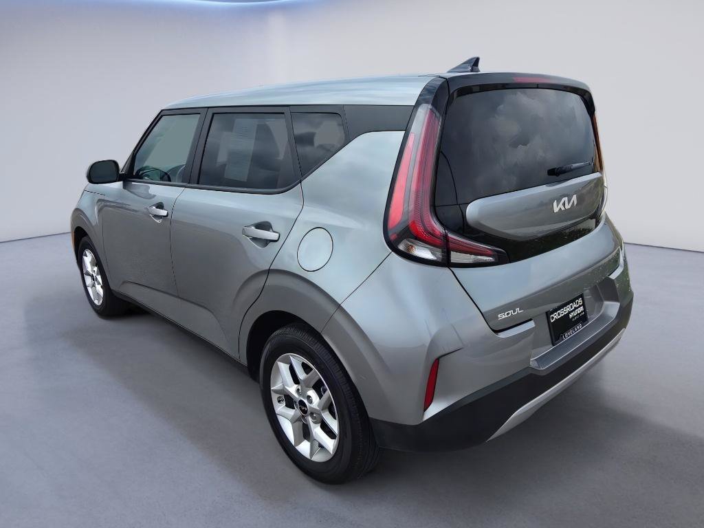 Used 2025 Kia Soul LX w/ LX Technology Package FWD image 3