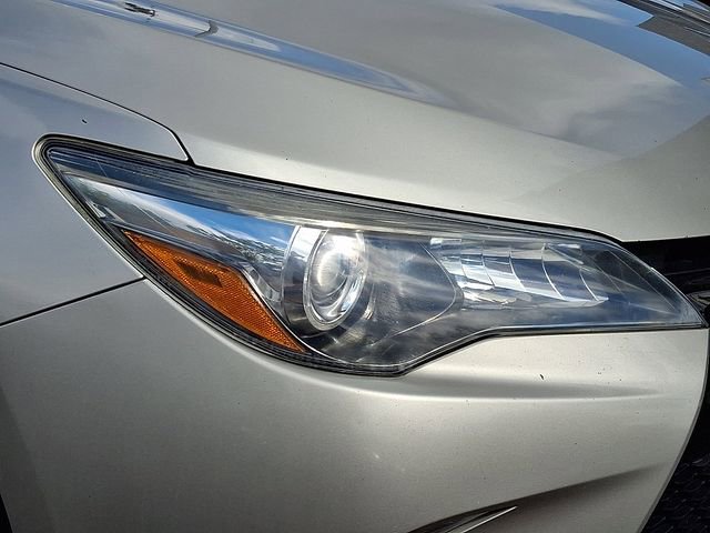 Used 2015 Toyota Camry SE FWD image 9