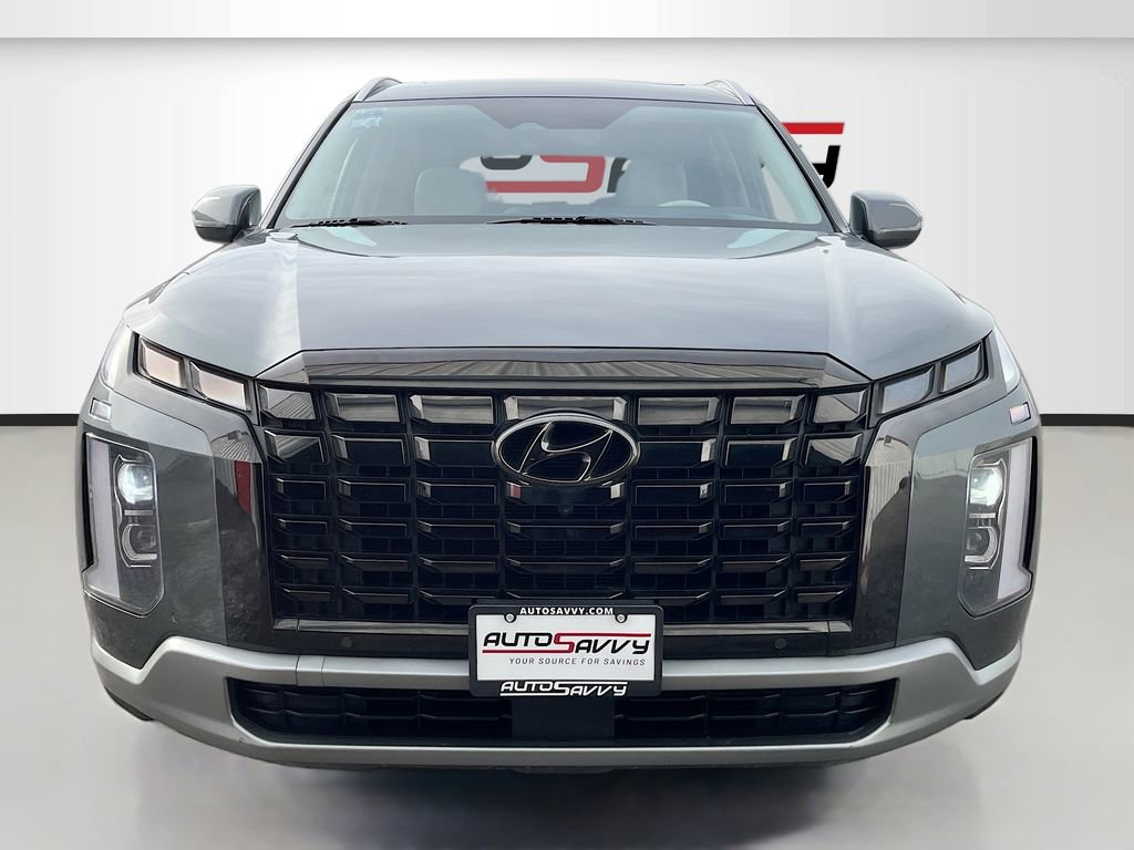 Used 2023 Hyundai Palisade Limited w/ Cargo Package AWD/4WD image 2