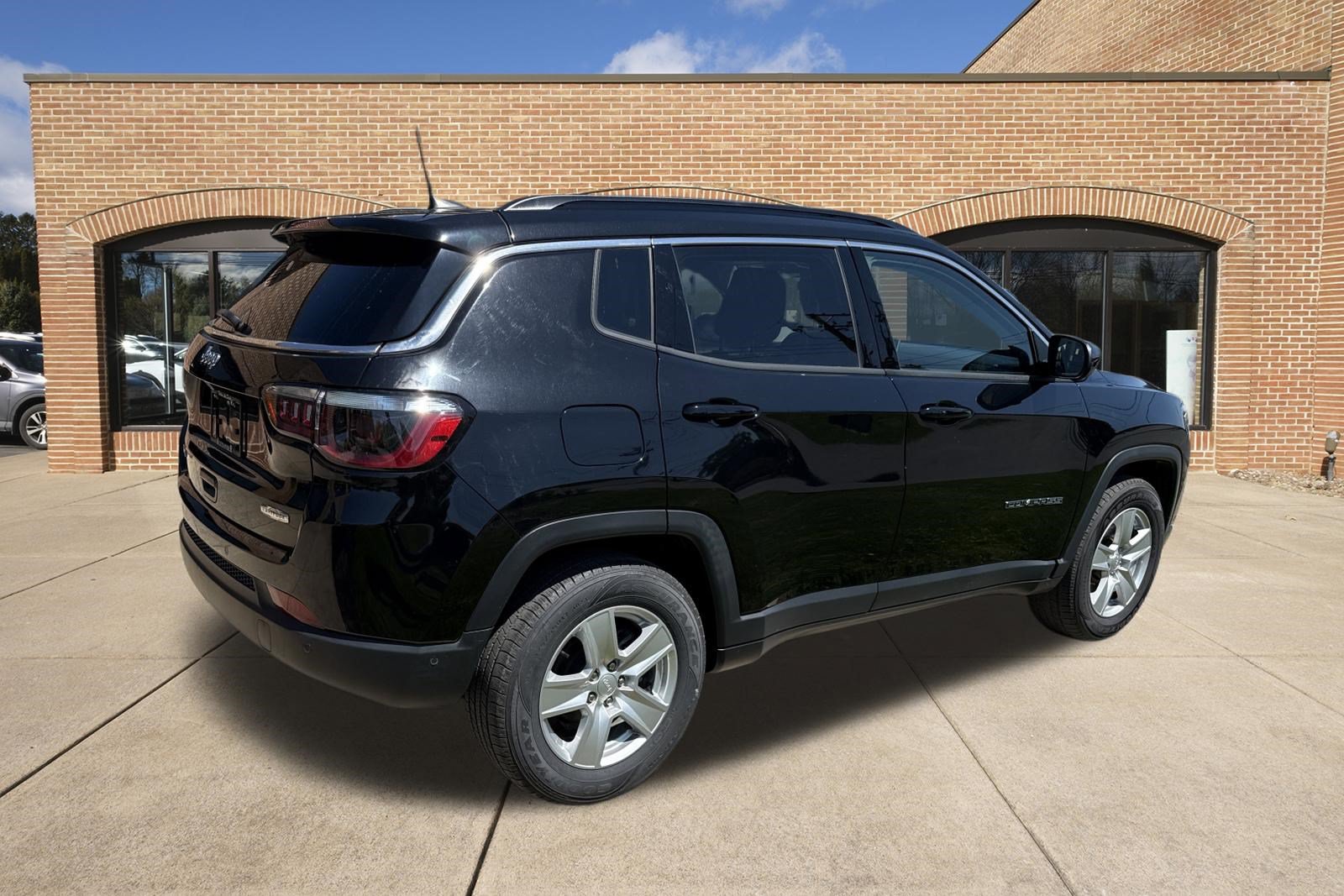 Used 2022 Jeep Compass Latitude w/ Convenience Group AWD/4WD image 6