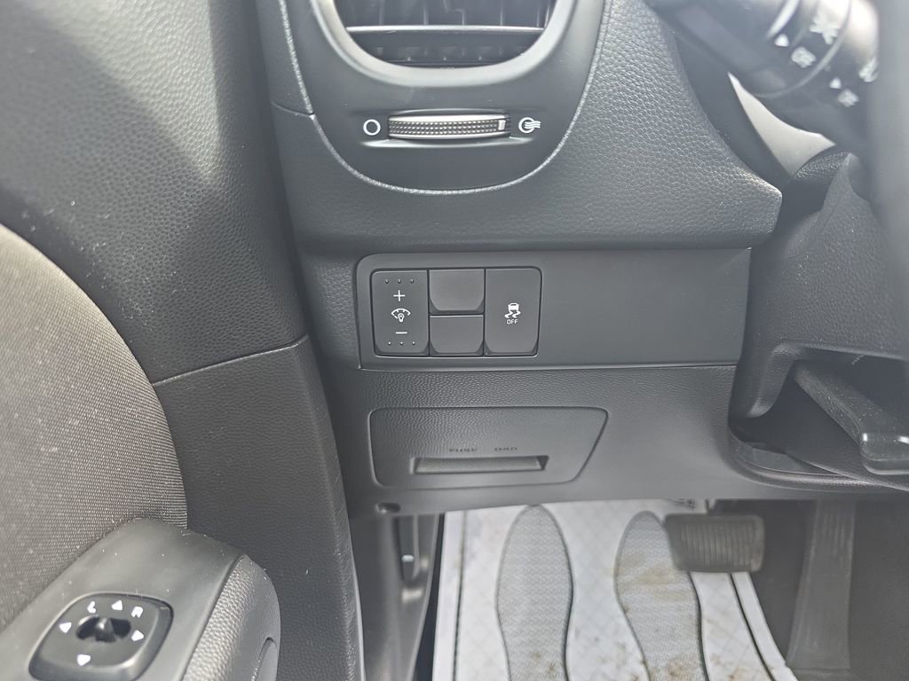 Used 2017 Kia Soul + image 16