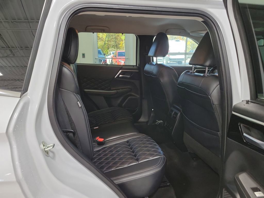 Used 2024 Mitsubishi Outlander SEL image 7