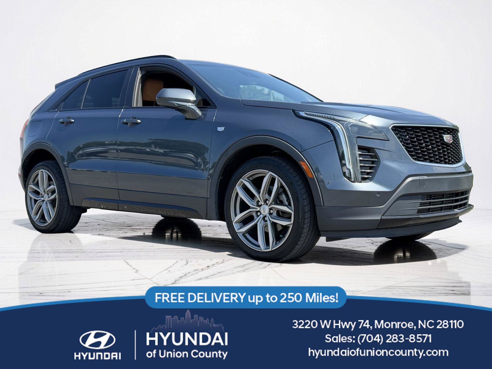 Used 2019 Cadillac XT4 Sport FWD image 1