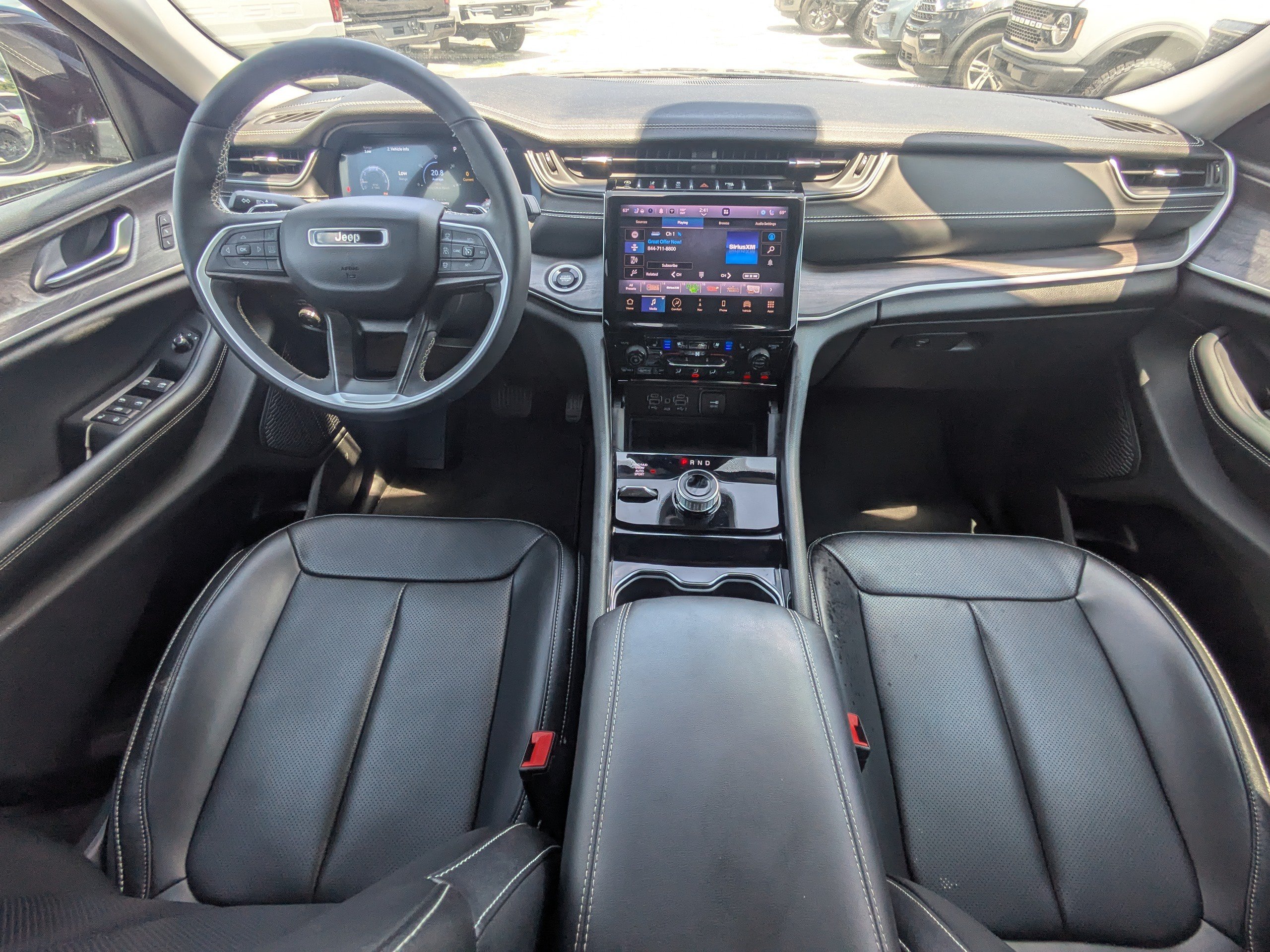 Used 2023 Jeep Grand Cherokee L Limited w/ Luxury Tech Group II AWD/4WD image 16