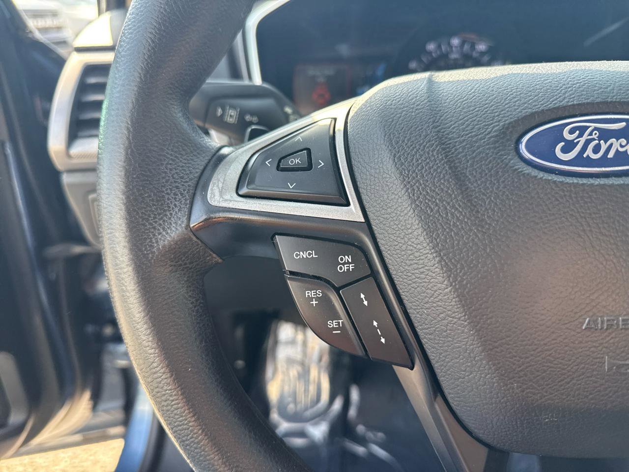 Used 2019 Ford Fusion SE FWD image 16