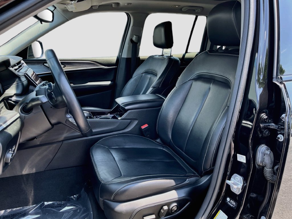 Used 2022 Jeep Grand Cherokee Limited AWD/4WD image 16