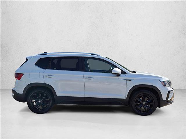 Used 2023 Volkswagen Taos SE w/ Panoramic Sunroof Package AWD/4WD video 4
