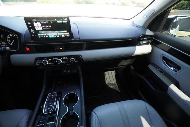 Used 2025 Honda Pilot Touring image 14