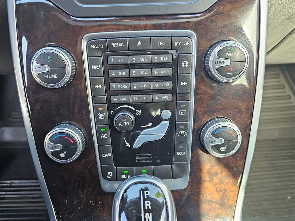 Used 2016 Volvo XC70 T5 Premier w/ Proximity Package image 29