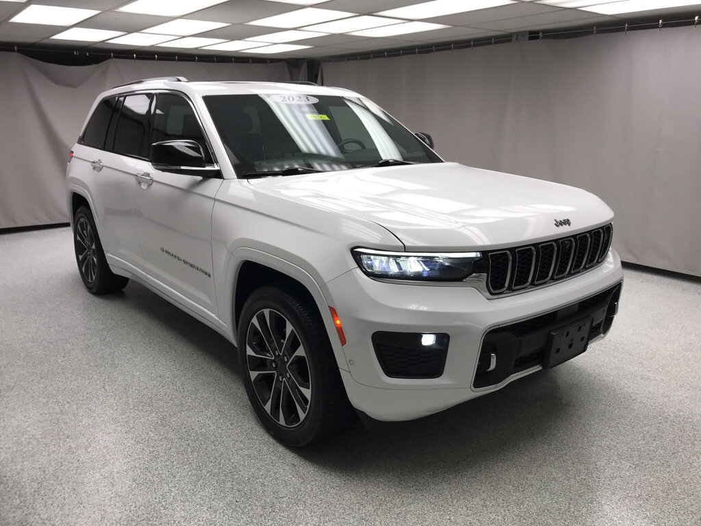 Used 2023 Jeep Grand Cherokee Overland w/ Adv Protech Group III AWD/4WD image 27
