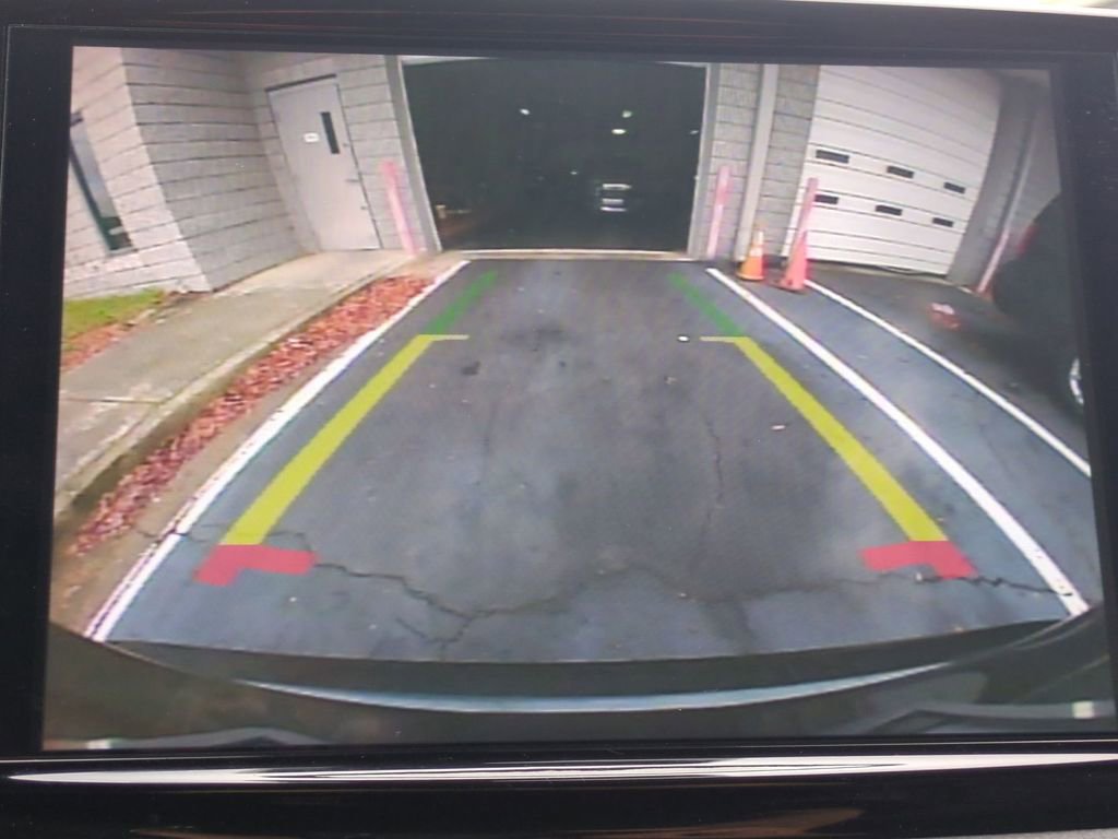 Used 2025 Chrysler Pacifica Select image 17