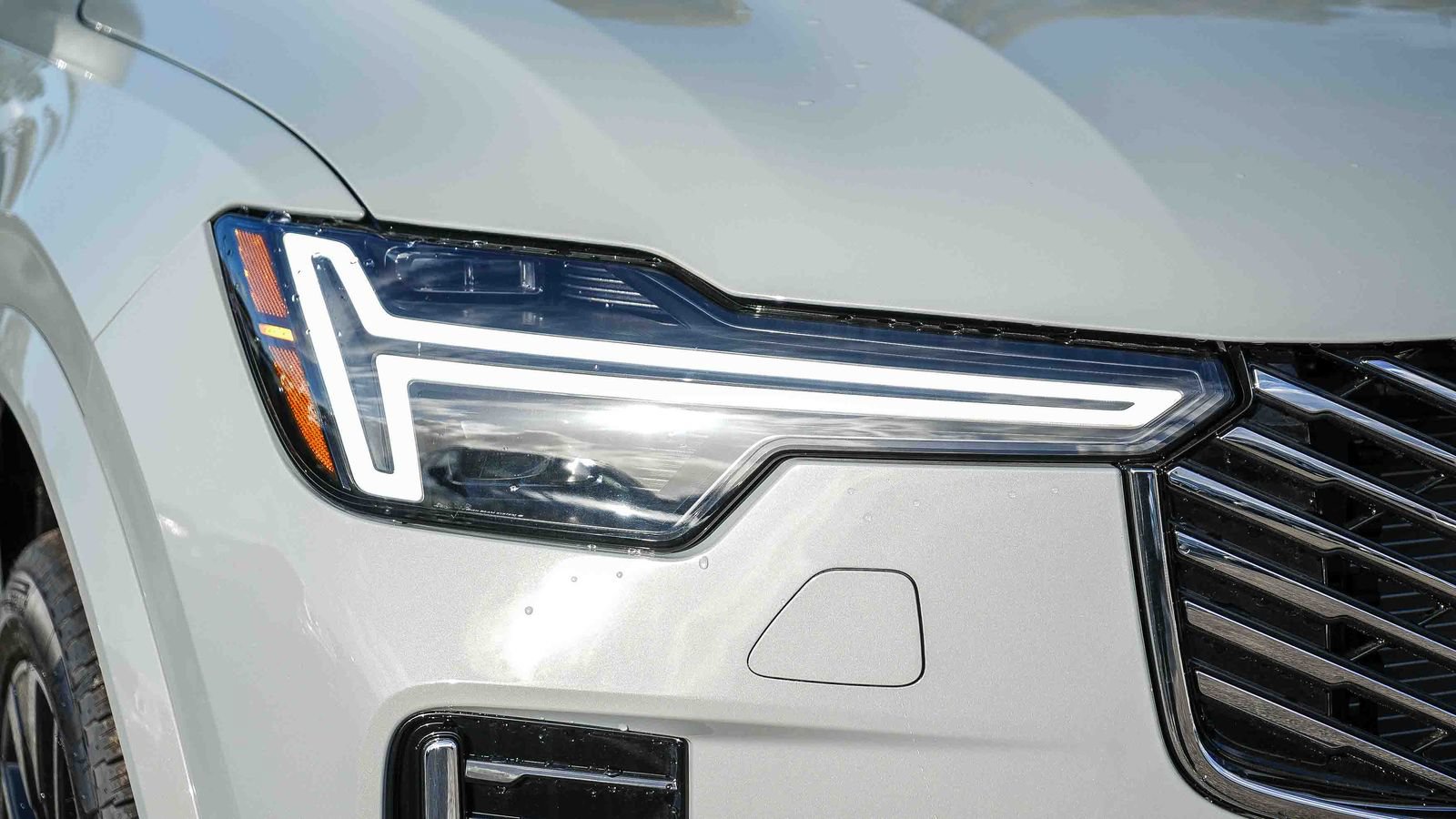 New 2026 Volvo XC90 T8 Plus w/ Protection Package Premier AWD/4WD image 4